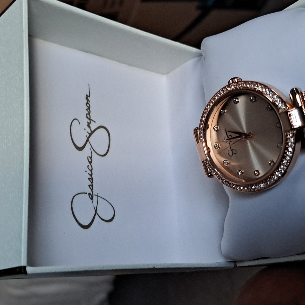 Rose gold watch - Picture 7 of 8